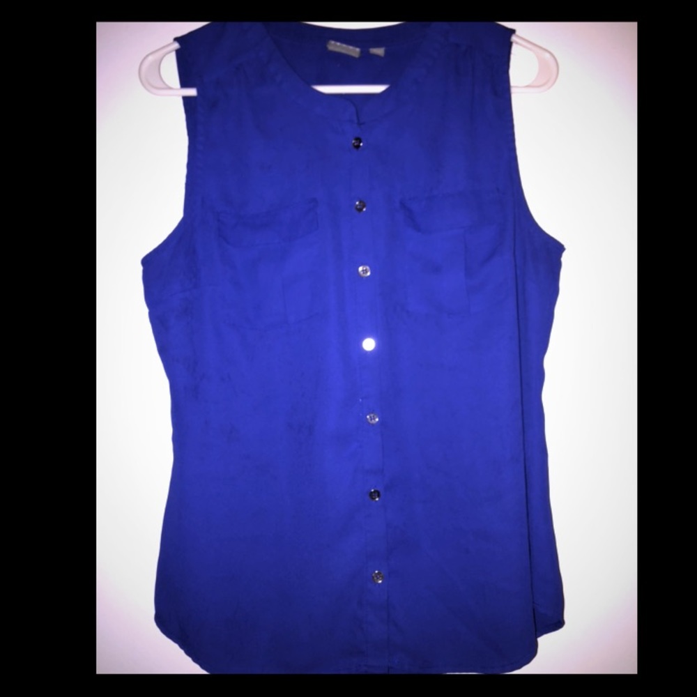 Soho Sleeveless Button Up Blouse
